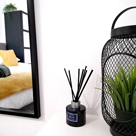 Stylish 2 Bed Apartment With Free Parking, Speed Wifi, Free Parking 콜체스터 외부 사진