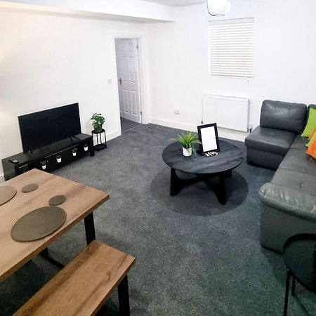 Stylish 2 Bed Apartment With Free Parking, Speed Wifi, Free Parking 콜체스터 외부 사진