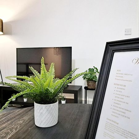 Stylish 2 Bed Apartment With Free Parking, Speed Wifi, Free Parking 콜체스터 외부 사진