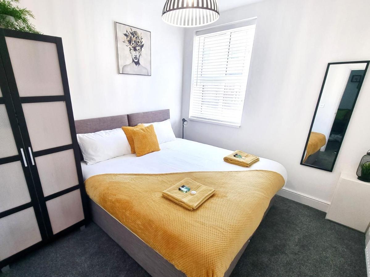 Stylish 2 Bed Apartment With Free Parking, Speed Wifi, Free Parking 콜체스터 외부 사진