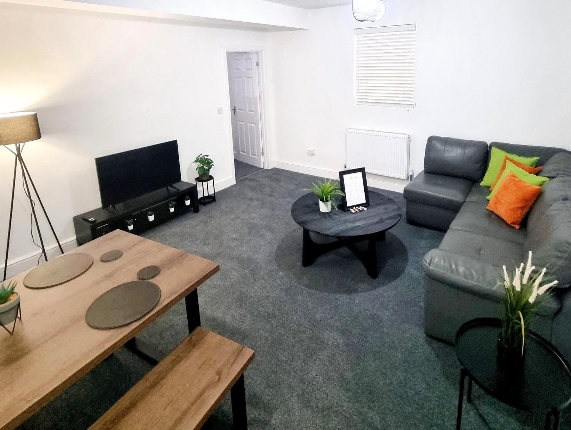 Stylish 2 Bed Apartment With Free Parking, Speed Wifi, Free Parking 콜체스터 외부 사진