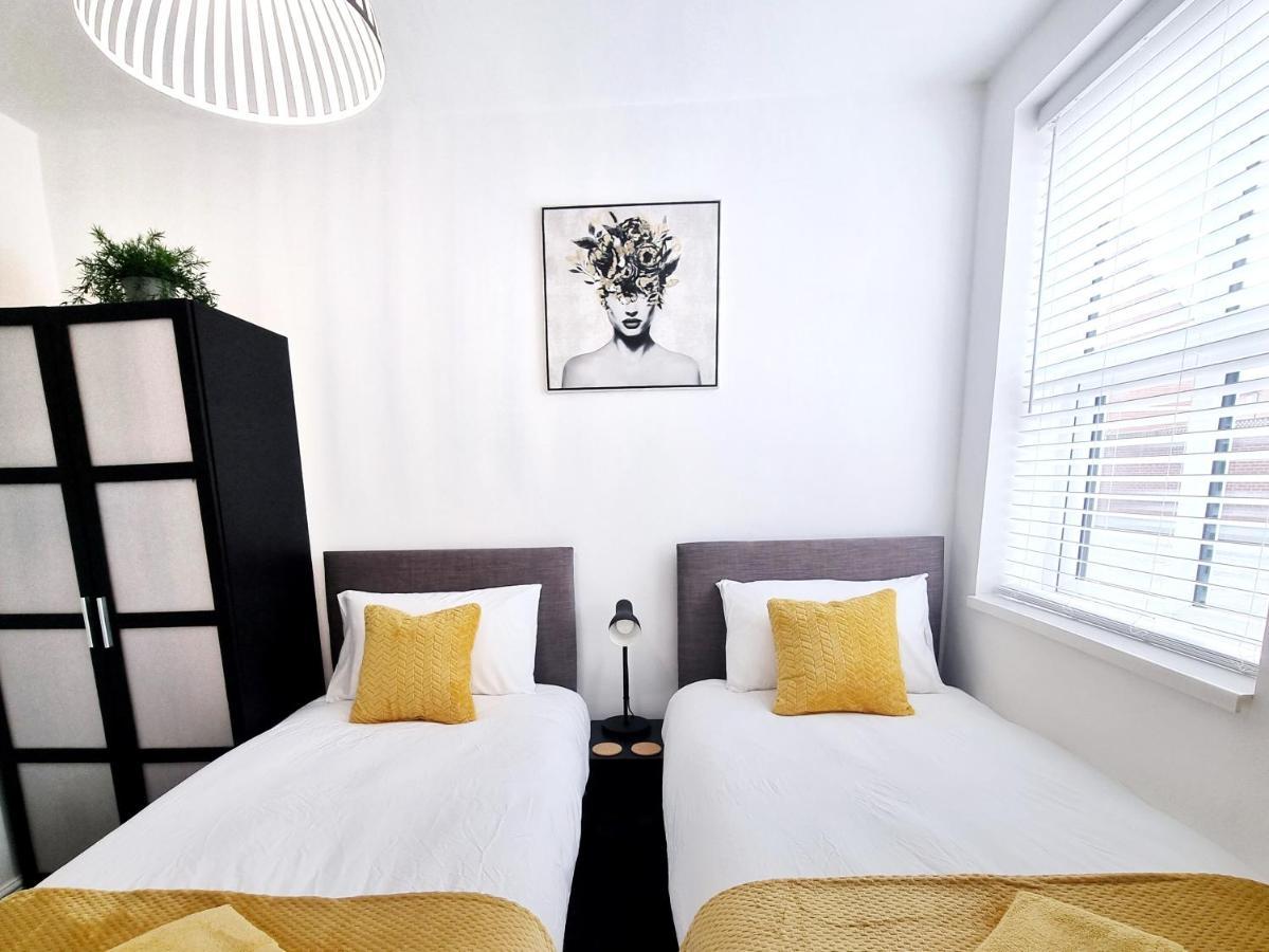 Stylish 2 Bed Apartment With Free Parking, Speed Wifi, Free Parking 콜체스터 외부 사진