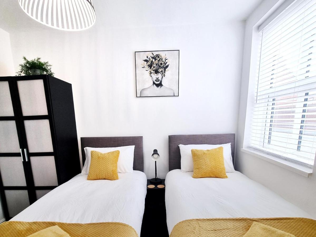 Stylish 2 Bed Apartment With Free Parking, Wifi 콜체스터 외부 사진