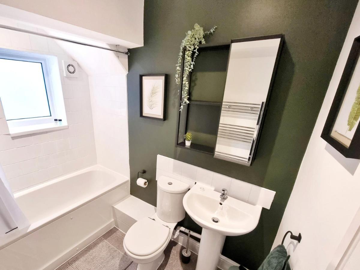 Stylish 2 Bed Apartment With Free Parking, Speed Wifi, Free Parking 콜체스터 외부 사진